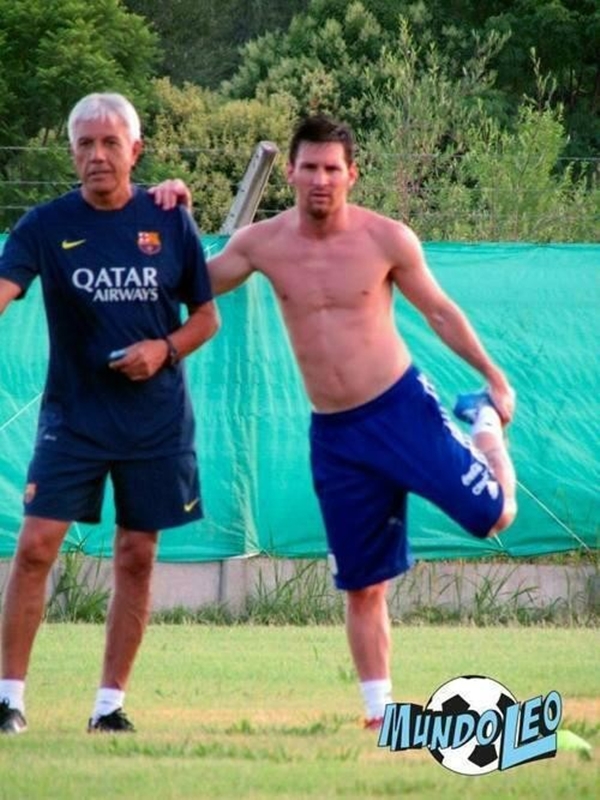 Messi cởi áo tạo dáng, khoe cơ bắp trong lúc luyện tập 1