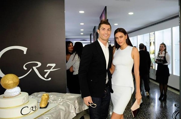 Ronaldo dự định thiết kế đồ lót cho… bạn gái siêu mẫu 2