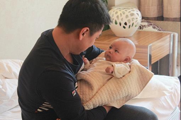 Ng&ocirc;i sao đỉnh nhất l&agrave;ng b&oacute;ng b&agrave;n thế giới khoe ảnh con trai kh&aacute;u khỉnh 3