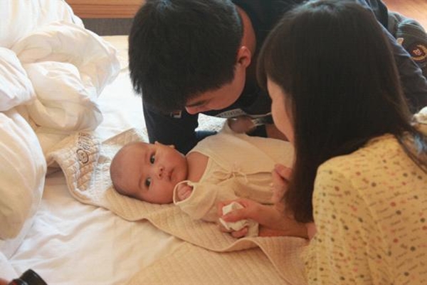 Ng&ocirc;i sao đỉnh nhất l&agrave;ng b&oacute;ng b&agrave;n thế giới khoe ảnh con trai kh&aacute;u khỉnh 4