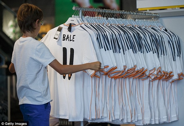 Real đau đầu vì áo đấu của Gareth Bale “ế chổng vó" 2