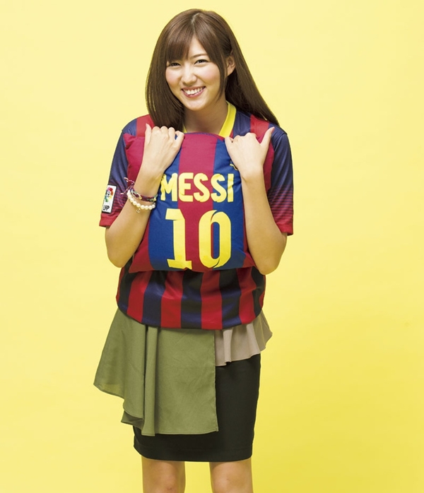 Kiều nữ Nhật Bản đẹp rạng ngời trong trang phục Barcelona và Real Madrid 6