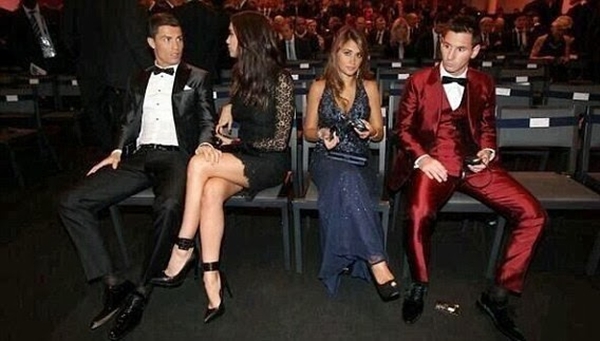 Messi ăn mặc "1 mình 1 kiểu" tại Gala trao giải Quả bóng Vàng 9