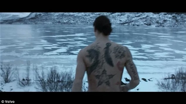 Ibrahimovic cởi đồ khoe body “siêu ngầu” trong clip quảng cáo 1