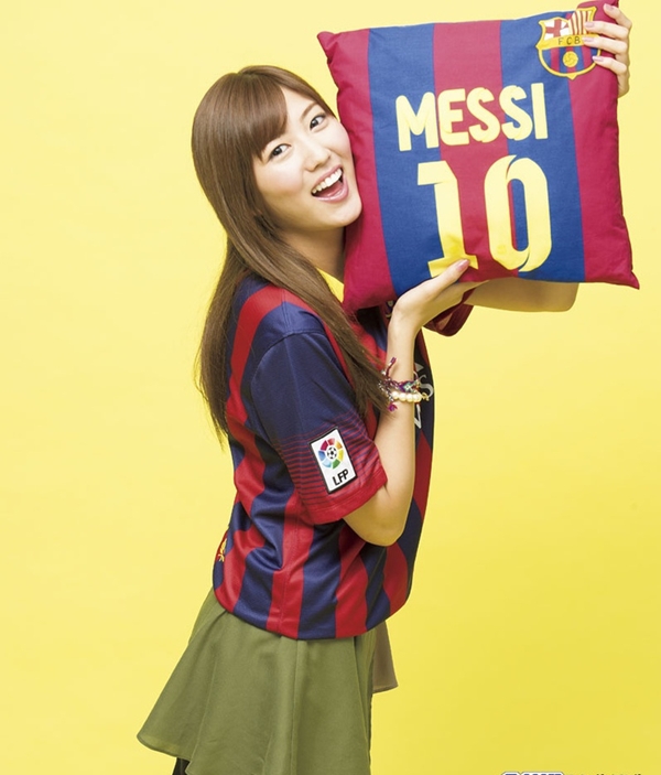 Kiều nữ Nhật Bản đẹp rạng ngời trong trang phục Barcelona và Real Madrid 7