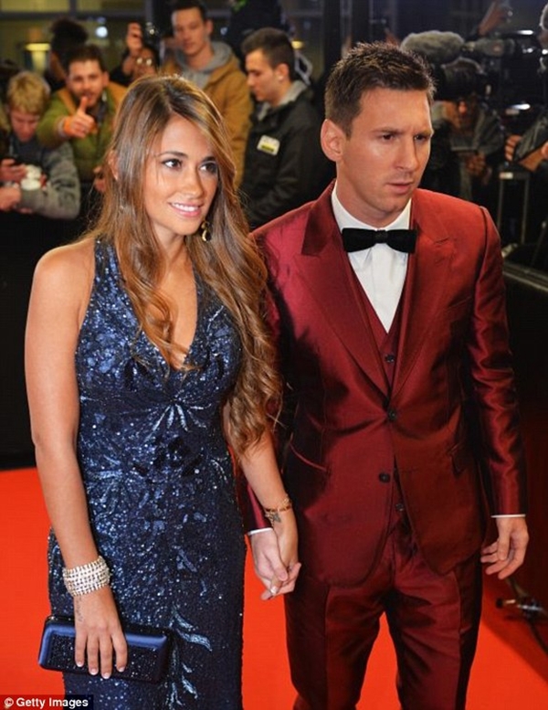 Messi chơi trội với trang phục "một m&igrave;nh một kiểu" tại Gala trao giải QBV 2014 7