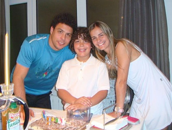 Ronaldo “con” đã có 9 tháng yêu đương nồng nàn ở tuổi 13 3