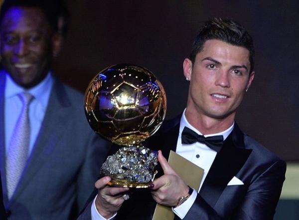 Ronaldo trang bị kính chống đạn, chuông báo động bảo vệ… Quả bóng Vàng 4