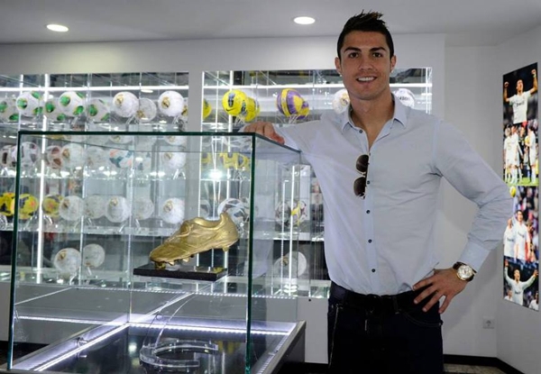 Ronaldo sẽ trưng bày Quả bóng Vàng 2013 tại bảo tàng cá nhân 5