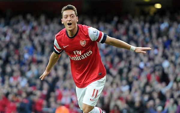 Mesut Ozil khoe ảnh “ngả ngốn” với chó cưng trên giường 2