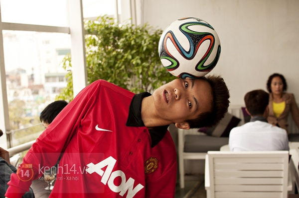 VĐV tâng bóng nghệ thuật số 1 Việt Nam ăn tối với sao Manchester United 6