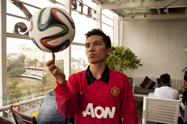 VĐV tâng bóng nghệ thuật số 1 Việt Nam ăn tối với sao Manchester United 2