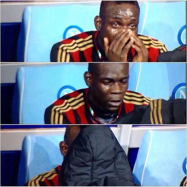 Balotelli bất ngờ "khóc nhè" ngay trên sân bóng 2