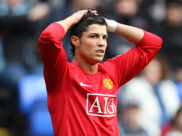 Xem khuôn mặt Ronaldo biến đổi "ảo diệu" sau 10 năm 1