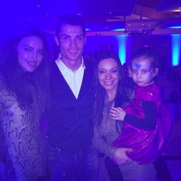 Ronaldo khoe ảnh thổi nến sinh nhật cùng con trai cưng 5