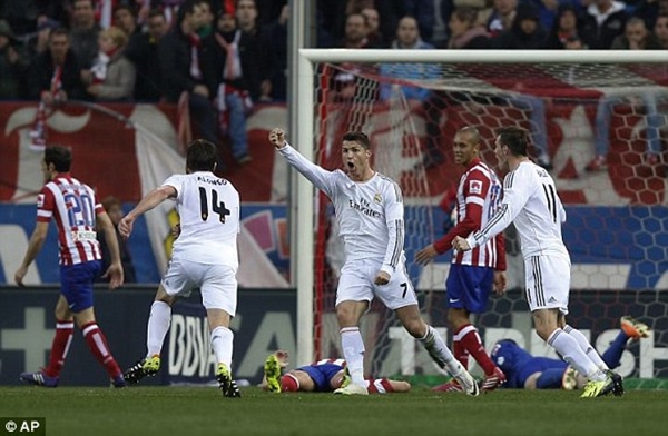 Cậu bé nhặt bóng trả giá đắt vì dám “giỡn mặt” với Cristiano Ronaldo 3 Cậu bé nhặt bóng trả giá đắt vì dám “giỡn mặt” với Cristiano Ronaldo 3