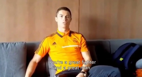 Cristiano Ronaldo quay clip cổ vũ vệ sĩ cũ thi đấu võ thuật 1