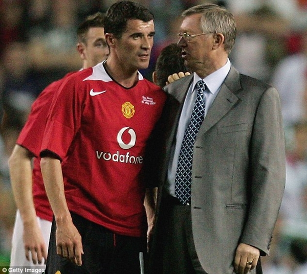 Roy Keane ra sách sỉ vả Sir Alex và tiết lộ từng đánh Peter Schmeichel bầm mắt  4