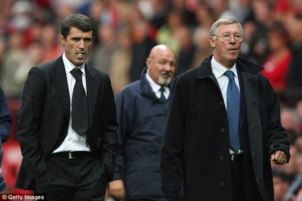 Roy Keane ra s&aacute;ch sỉ vả Sir Alex v&agrave; tiết lộ từng đ&aacute;nh Peter Schmeichel bầm mắt  7