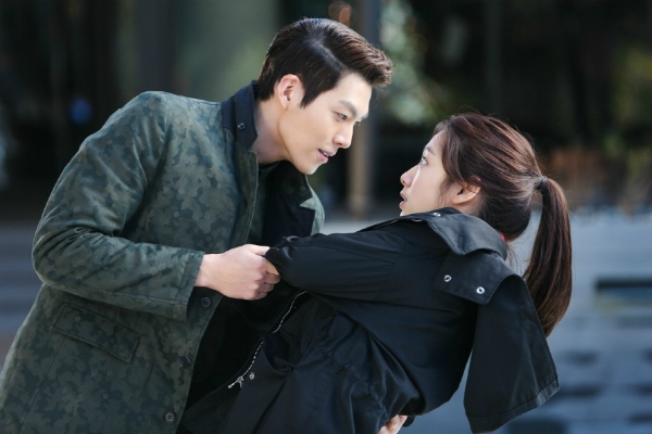 Kim Woo Bin v&agrave; Park Shin Hye &ldquo;phản đ&ograve;n&rdquo; Lee Min Ho tr&ecirc;n m&agrave;n ảnh 3
