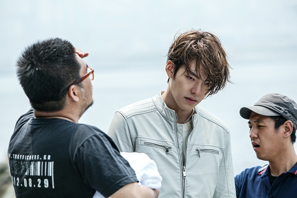 Kim Woo Bin "câu kết" Lee Hyun Woo trộm cả "núi" vàng 7