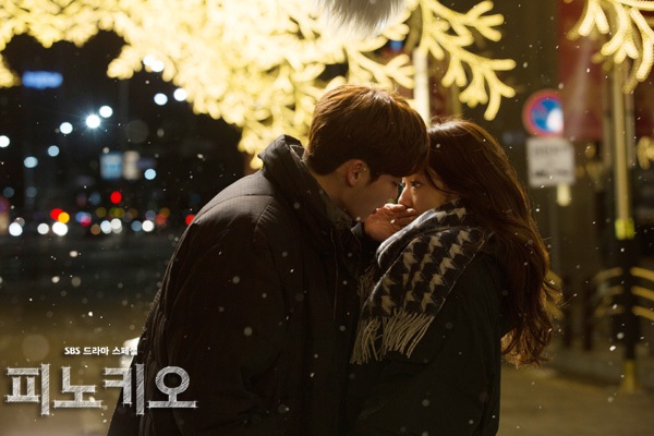 In Ha (Park Shin Hye) - Dal Po (Lee Jong Suk) hôn nhau dưới tuyết rơi 3