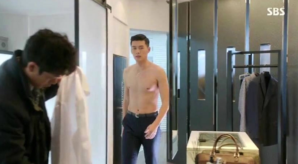 Hyun Bin đốn tim khán giả bằng màn khoe thân cực hấp dẫn 2