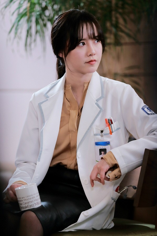 "Cỏ" Goo Hye Sun lột xác trở thành bác sĩ sang chảnh 3
