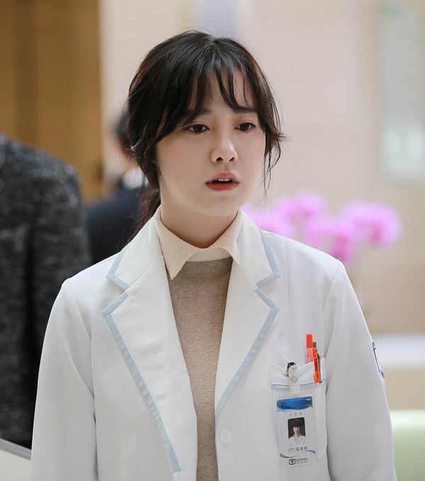 "Cỏ" Goo Hye Sun lột xác trở thành bác sĩ sang chảnh 5