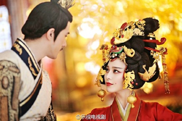 Ngỡ ng&agrave;ng ngắm phục trang đ&ocirc;i lộng lẫy của L&yacute; Trị v&agrave; Mị Nương 11