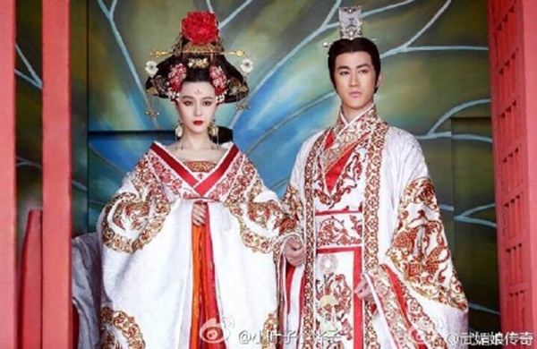 Ngỡ ng&agrave;ng ngắm phục trang đ&ocirc;i lộng lẫy của L&yacute; Trị v&agrave; Mị Nương 6
