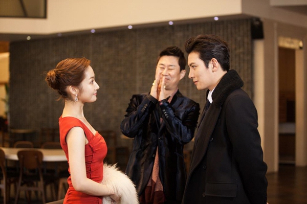 Park Min Young "lột xác" thành quý cô sang chảnh 4