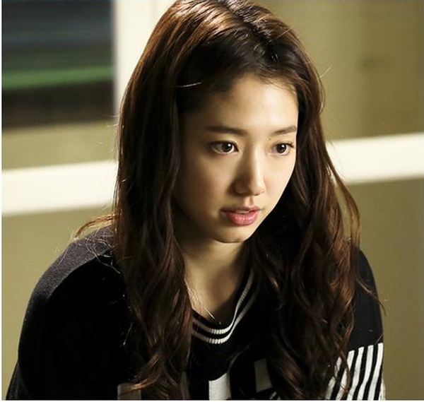 "Pinocchio": Lee Jong Suk tận tình chăm sóc Park Shin Hye 2