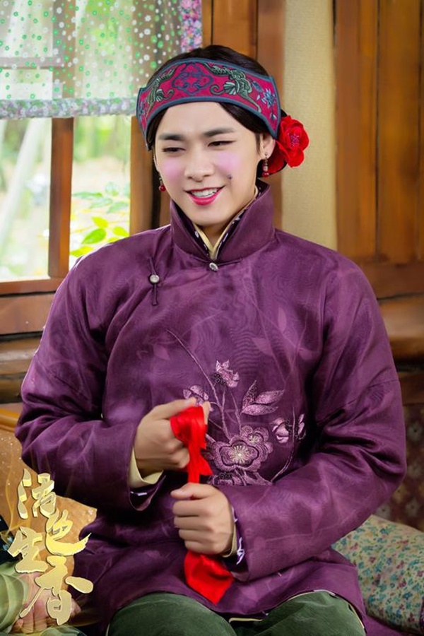 L&yacute; Dịch Phong cải trang "thần sầu" khiến fan cười ngất 2