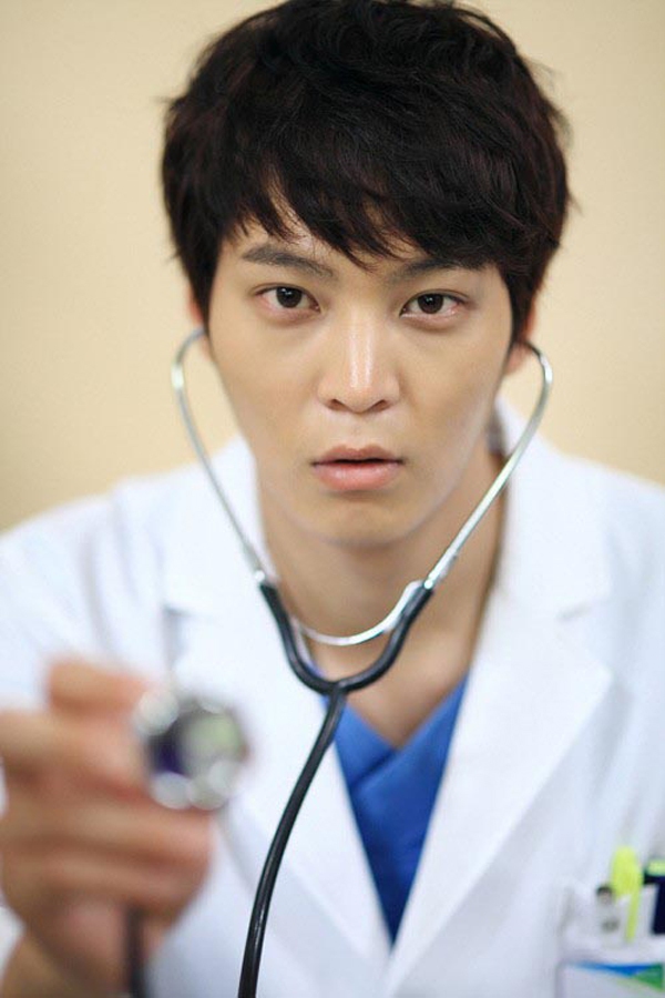 Joo Won trở lại màn ảnh với thể loại kinh dị 2