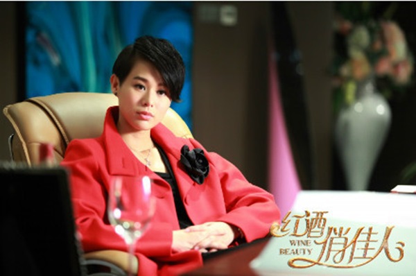 "Lọ Lem" L&yacute; Thạnh l&eacute;p vế trước đ&agrave;n chị 4