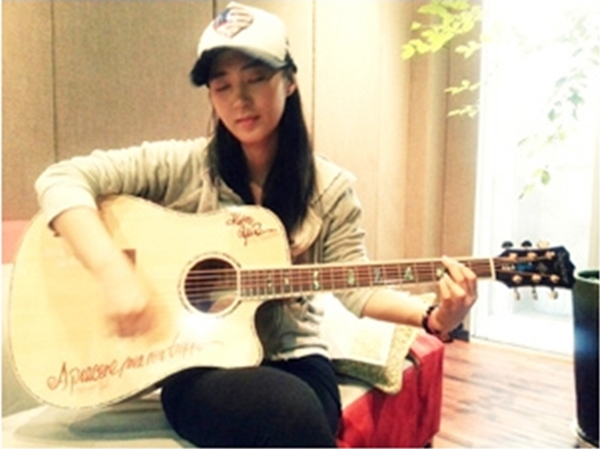 Yuri (SNSD) khoe tài đánh guitar với vai chính đầu tay 2