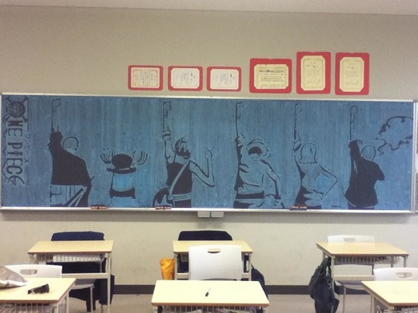 Vẽ Naruto, One Piece... cực đỉnh trên bảng đen lớp học 1