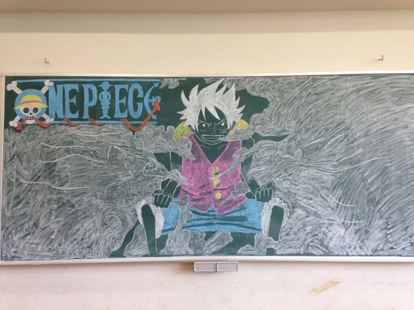Vẽ Naruto, One Piece... cực đỉnh trên bảng đen lớp học 6