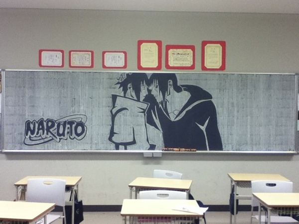 Vẽ Naruto, One Piece... cực đỉnh trên bảng đen lớp học 10
