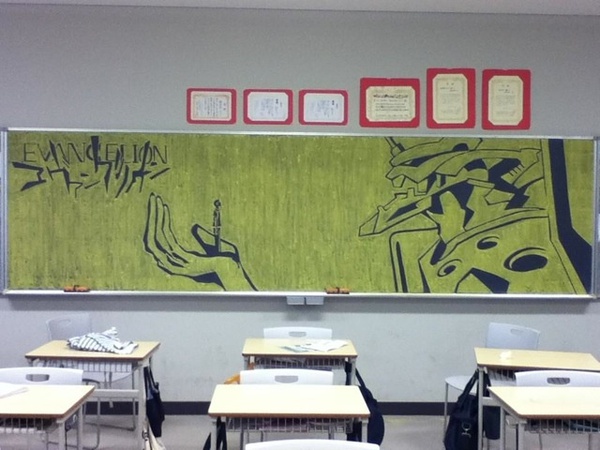 Vẽ Naruto, One Piece... cực đỉnh trên bảng đen lớp học 13