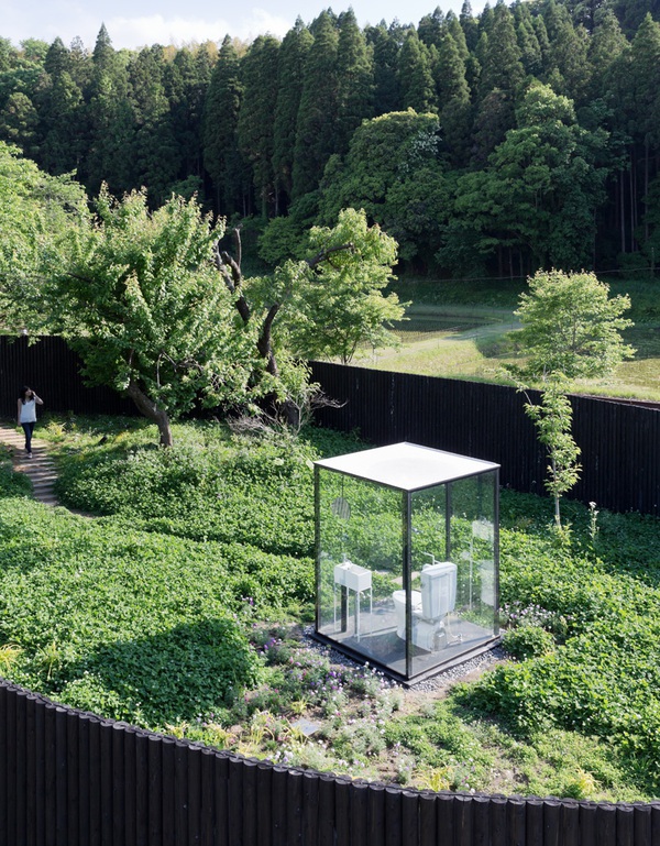 Toilet lộ thiên đầy chất thiên nhiên của kiến trúc sư Nhật Bản 3