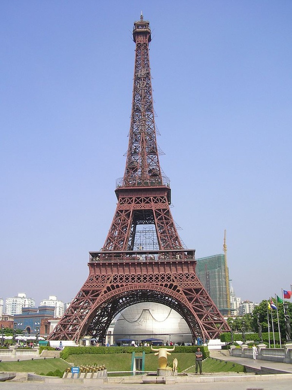 Những bản sao kỳ lạ của tháp Eiffel và tượng Nữ thần tự do 17
