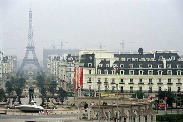 Những bản sao kỳ lạ của tháp Eiffel và tượng Nữ thần tự do 2