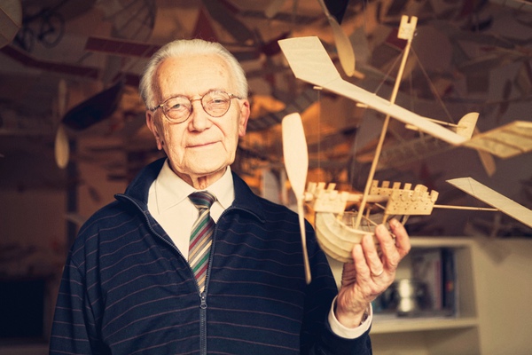 Gặp gỡ cụ ông 83 tuổi làm nên những mẫu tàu bay xuyên bầu trời 8