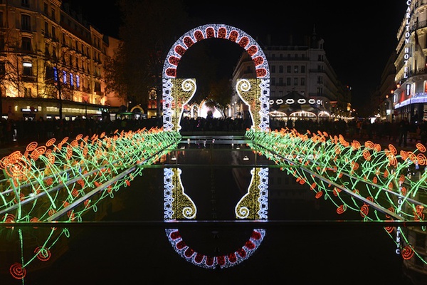 Cận cảnh những tác phẩm "rực sáng" trong lễ hội ánh sáng tại Pháp 11