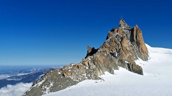 Choáng váng từ góc nhìn trên chiếc lồng kính tuyệt đẹp tại đỉnh núi Alps 4