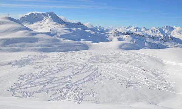 Chiêm ngưỡng những bức tranh tuyệt đẹp trên tuyết được vẽ bằng cách "đi bộ" 2