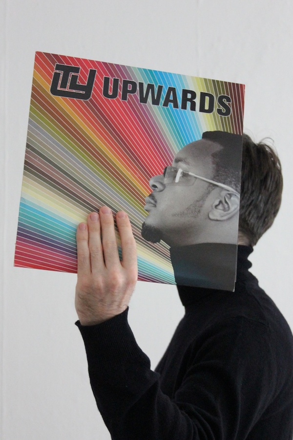 Th&iacute;ch th&uacute; với những bức h&igrave;nh gh&eacute;p mặt v&agrave;o đĩa CD vui nhộn 9