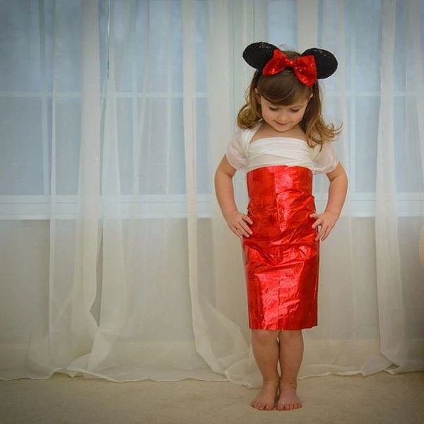 Gặp gỡ cô bé thiết kế 4 tuổi với những bộ trang phục thời trang bằng giấy 20